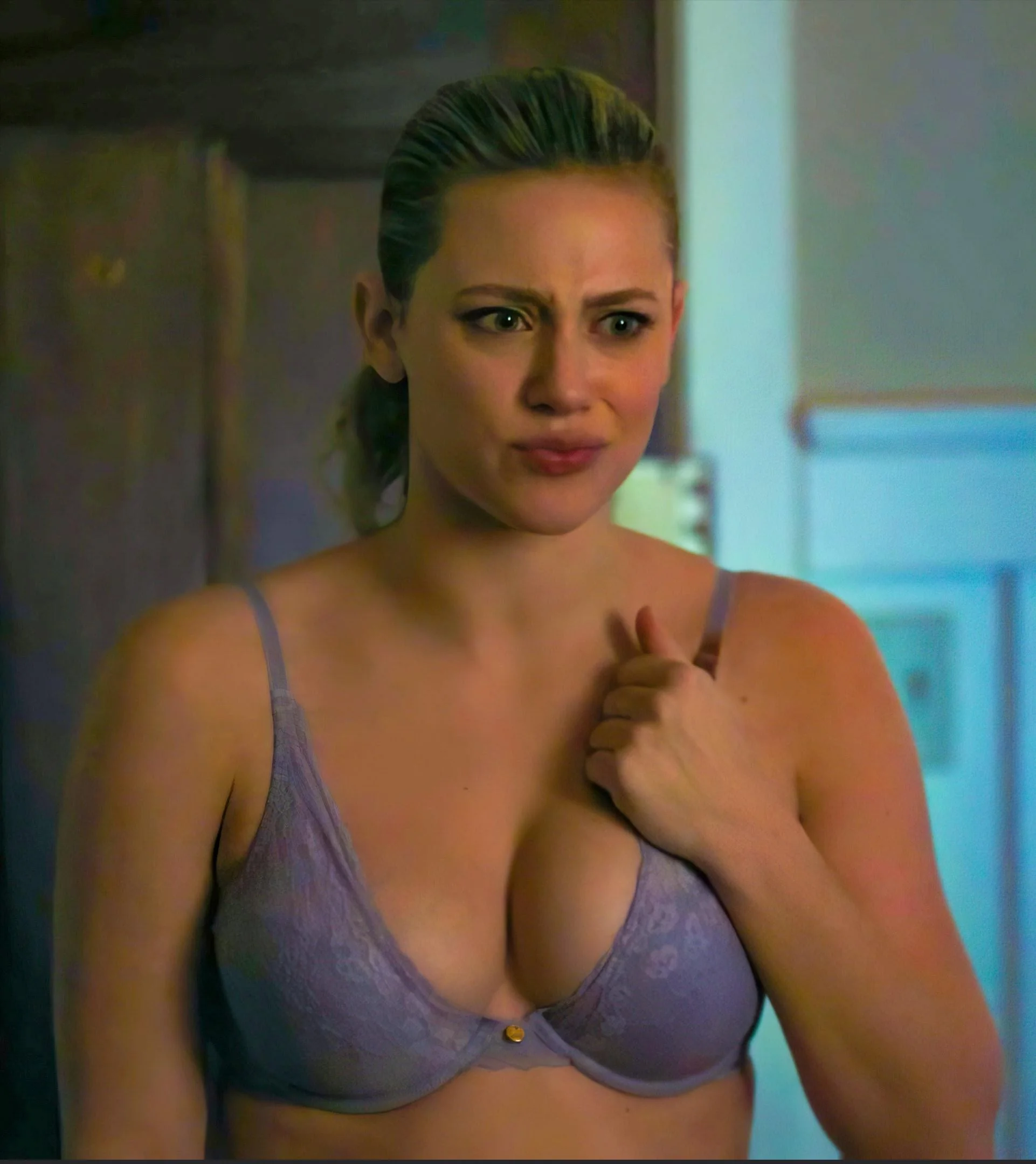 Lili Reinhart picture 3 of 3