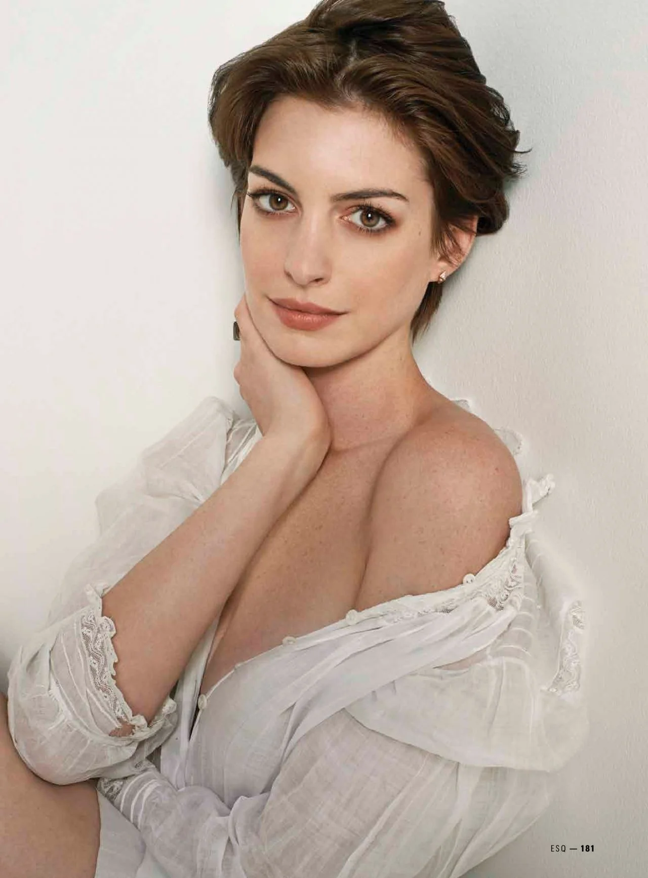 Who's Hotter: Anne Hathaway Vs. Margot Robbie picture 16 of 20