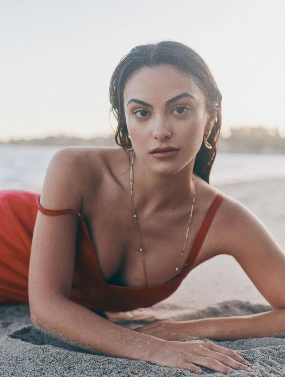 Camila Mendes picture 2 of 5