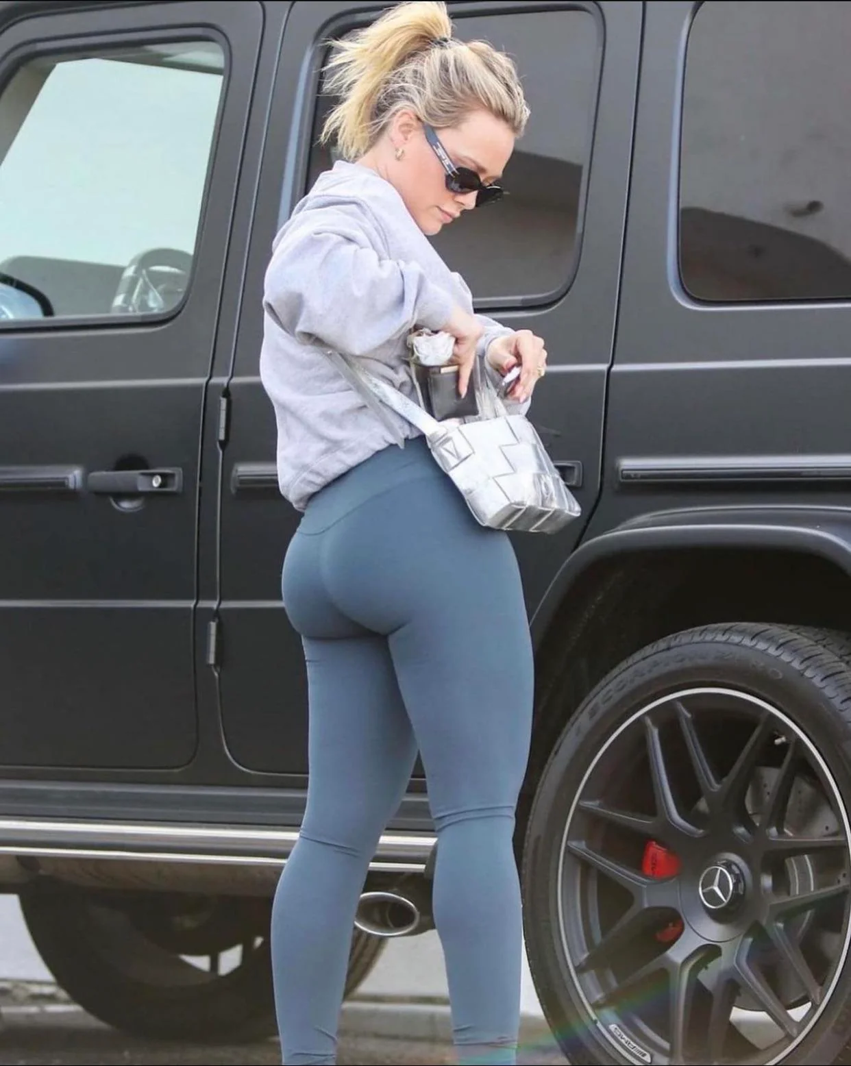 Hilary Duff picture 2 of 2