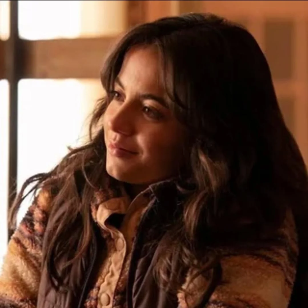 Isabela Merced picture 2 of 2