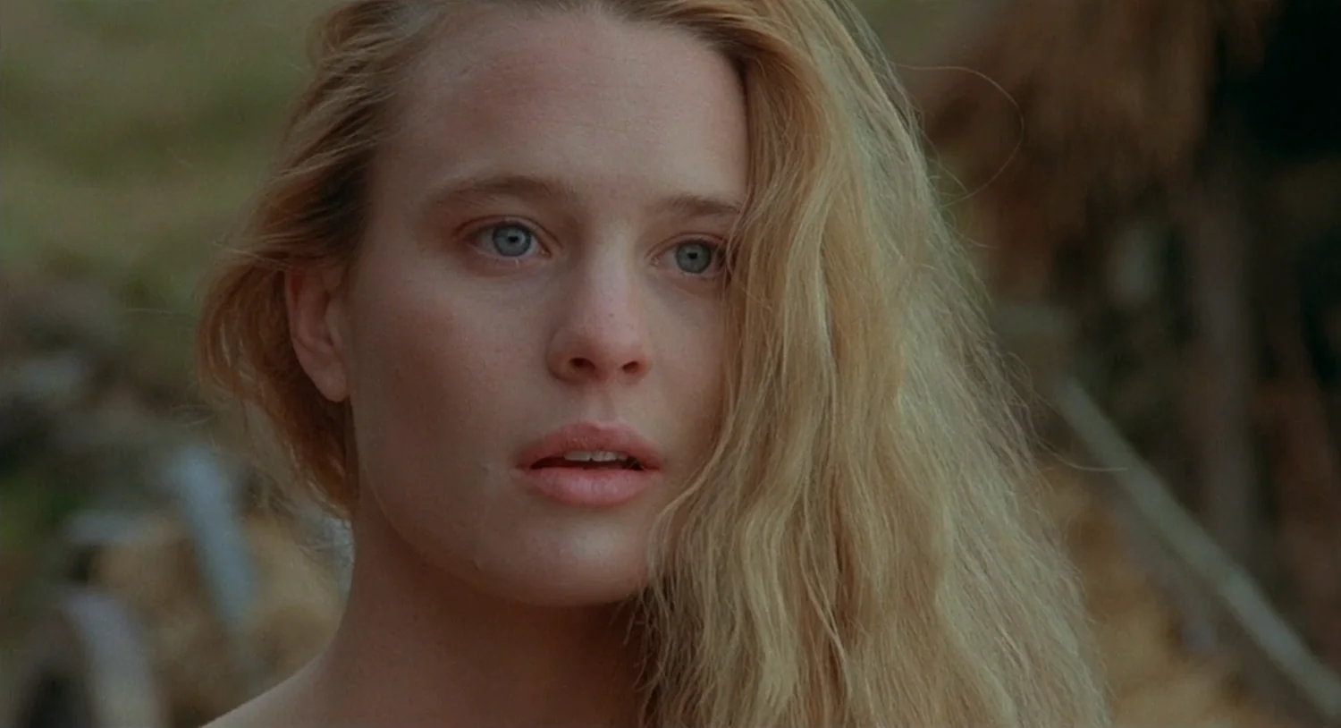 Does anyone know the name of an actress which looks exactly like those 3 but mixed together and dark hair, i cant remember her name picture 3 of 3