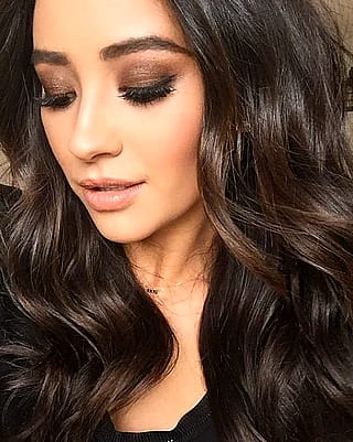 The Pretty Little Liars (Shay Mitchell, Ashley Benson, Lucy Hale, and Troian Bellisario'