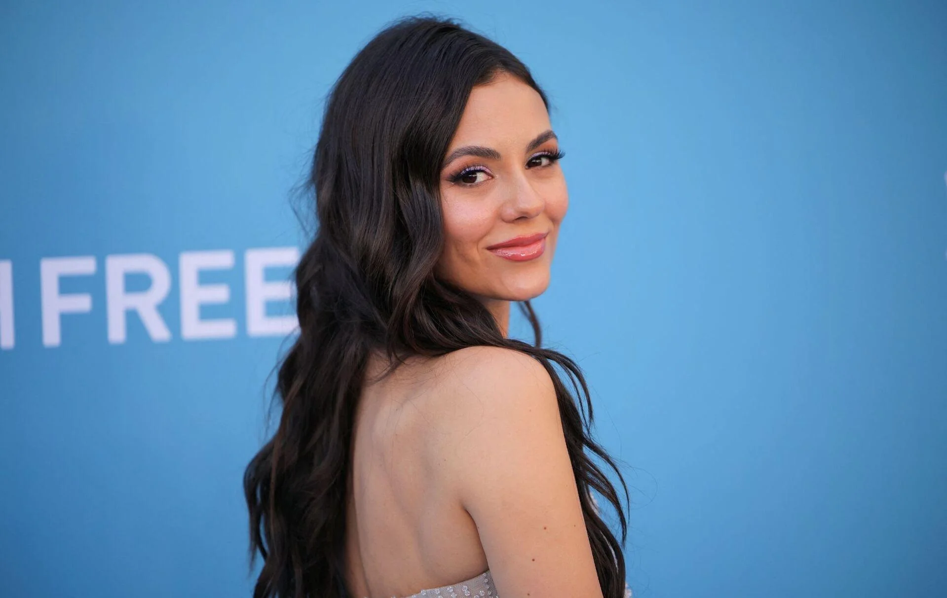 Victoria Justice picture 2 of 7