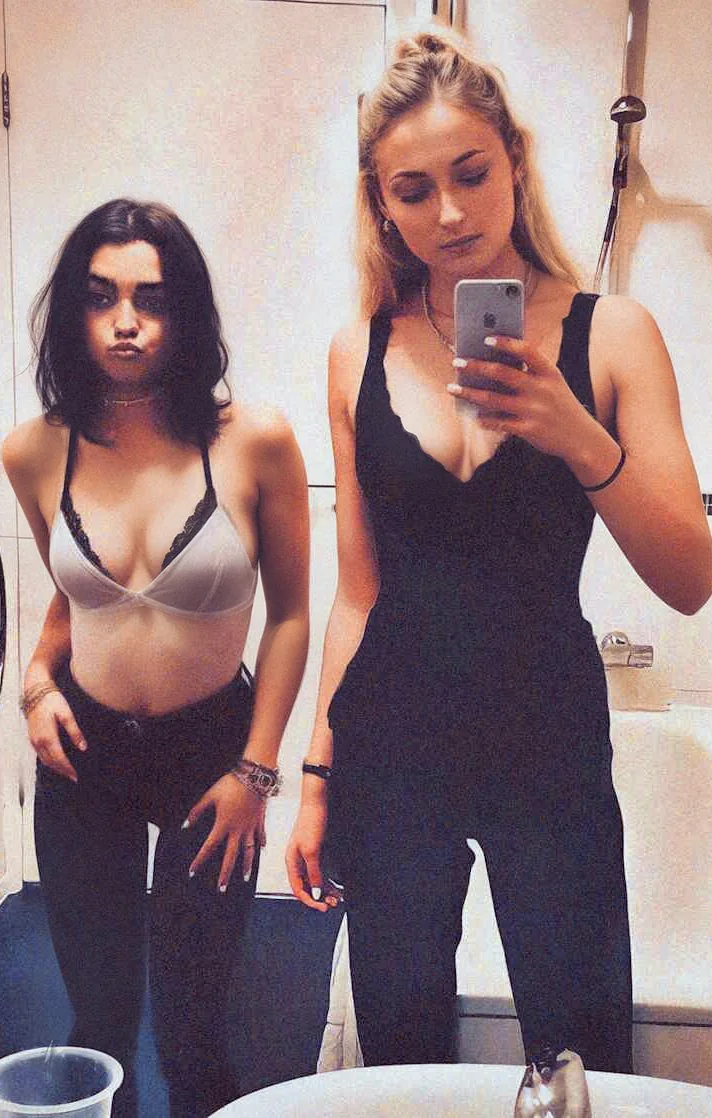 Maisie Williams & Sophie Turner picture 7 of 10