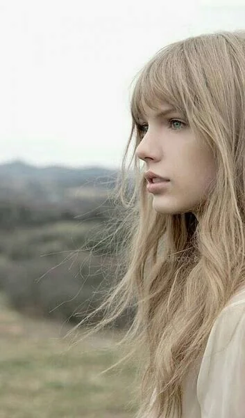 Taylor Swift picture 1 of 5