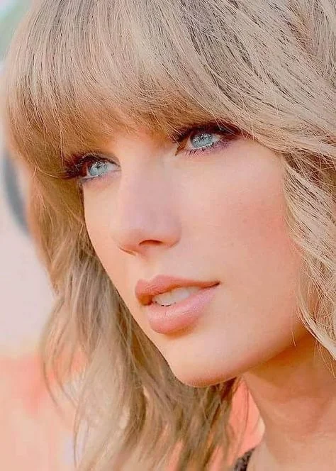 Taylor Swift picture 5 of 5