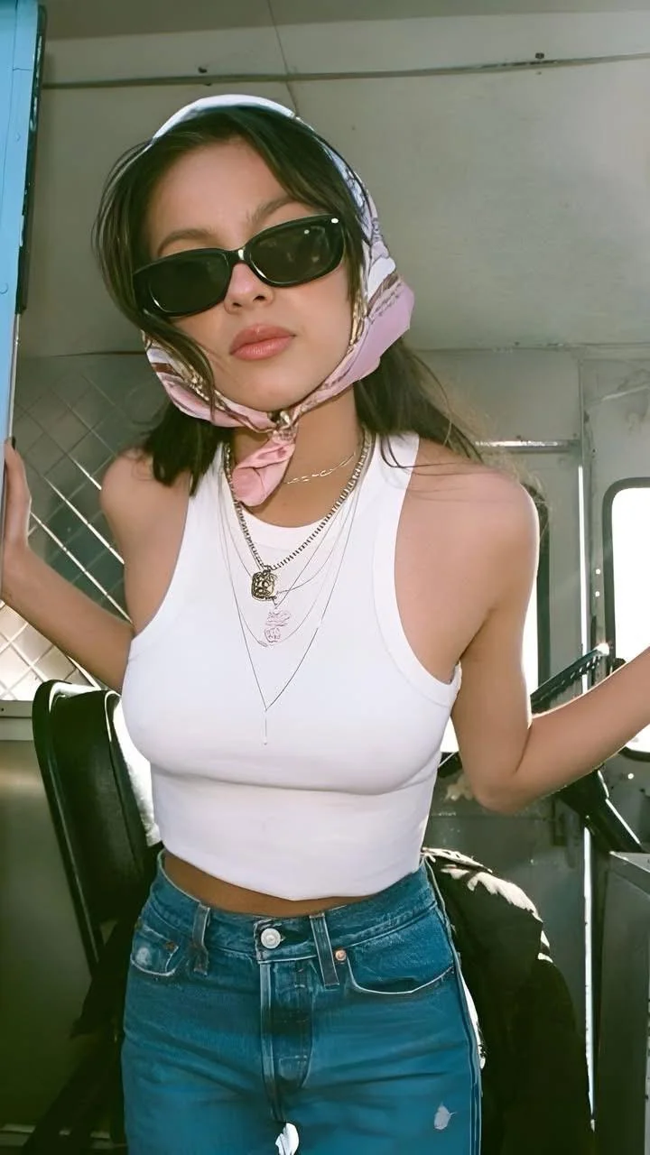 Olivia Rodrigo picture 1 of 1