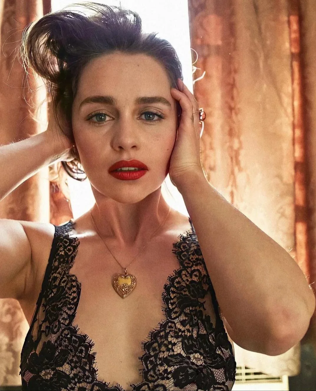 Emilia Clarke picture 1 of 1