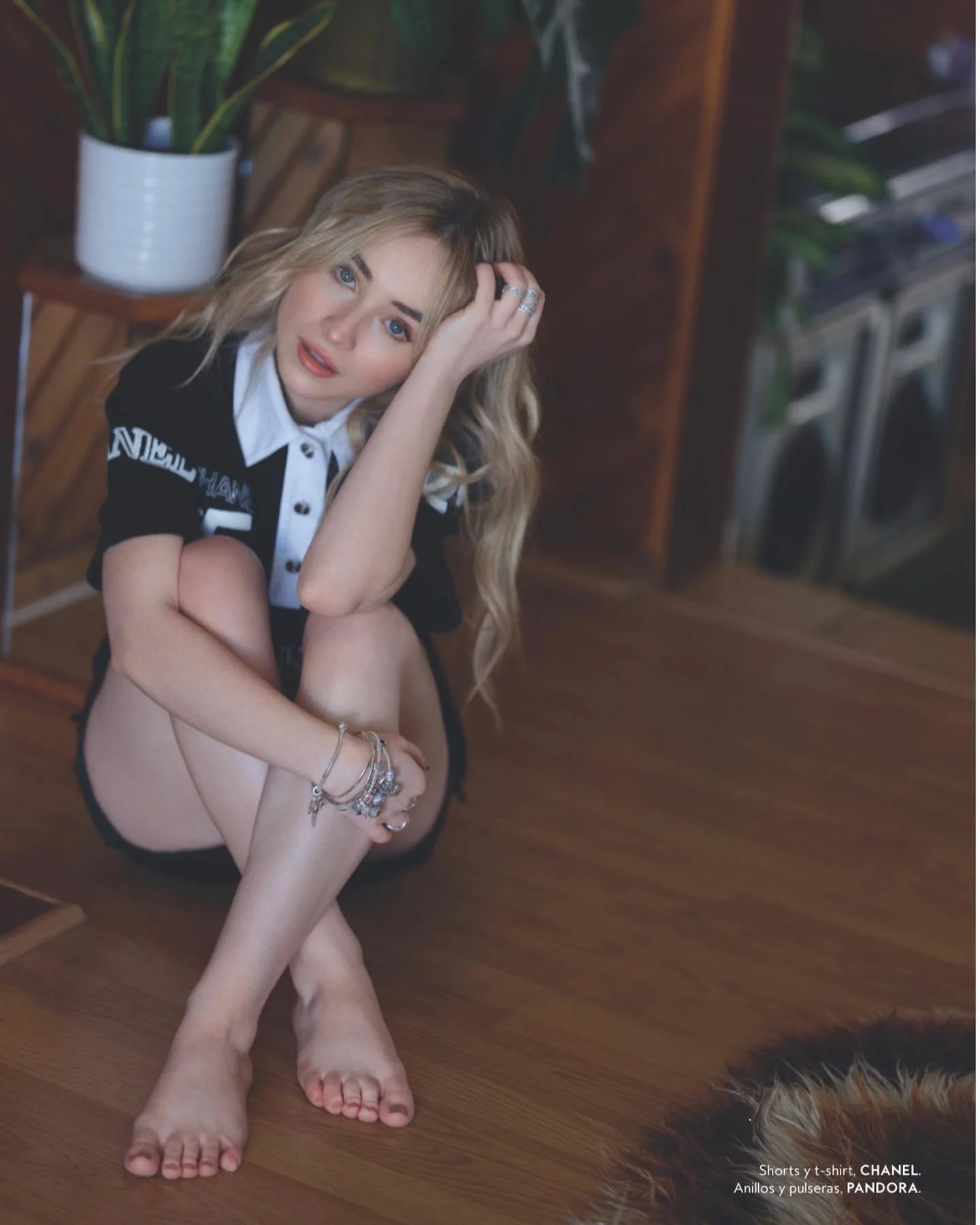 sabrina carpenter picture 3 of 5