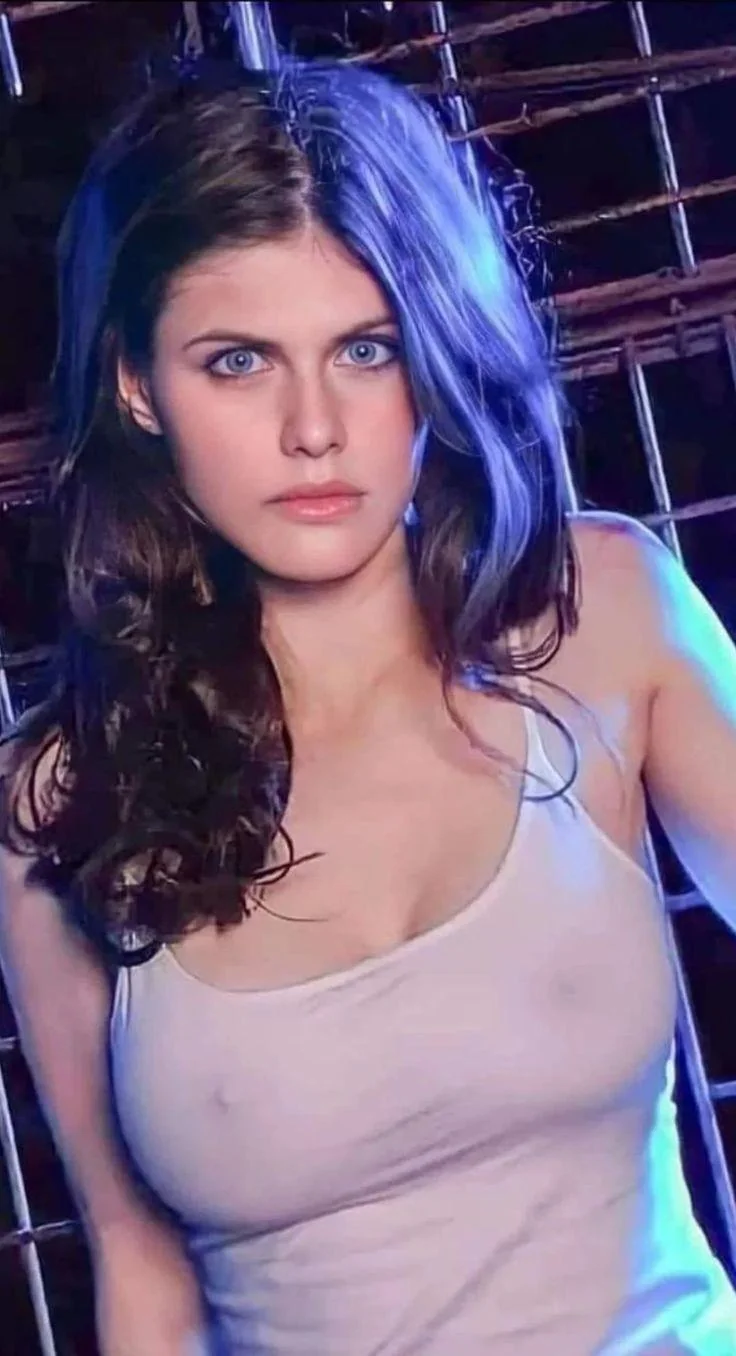 Alexandra Daddario picture 1 of 1