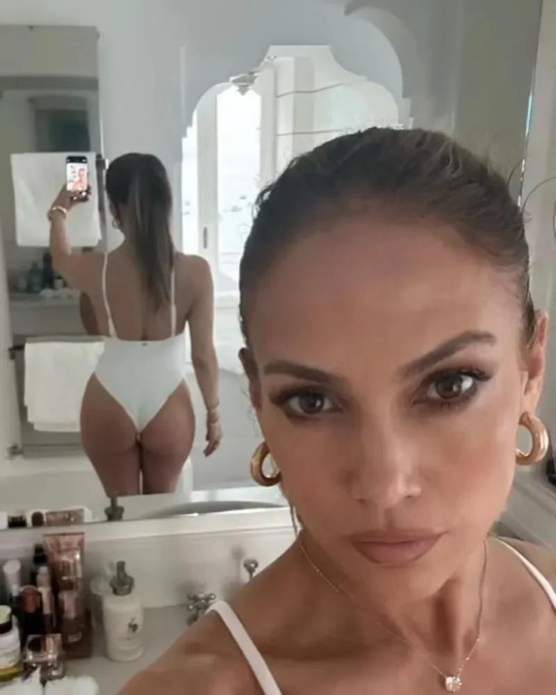 Jennifer Lopez picture 1 of 1
