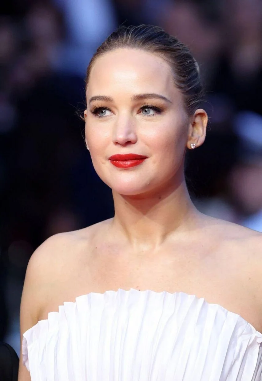 Jennifer Lawrence picture 1 of 6
