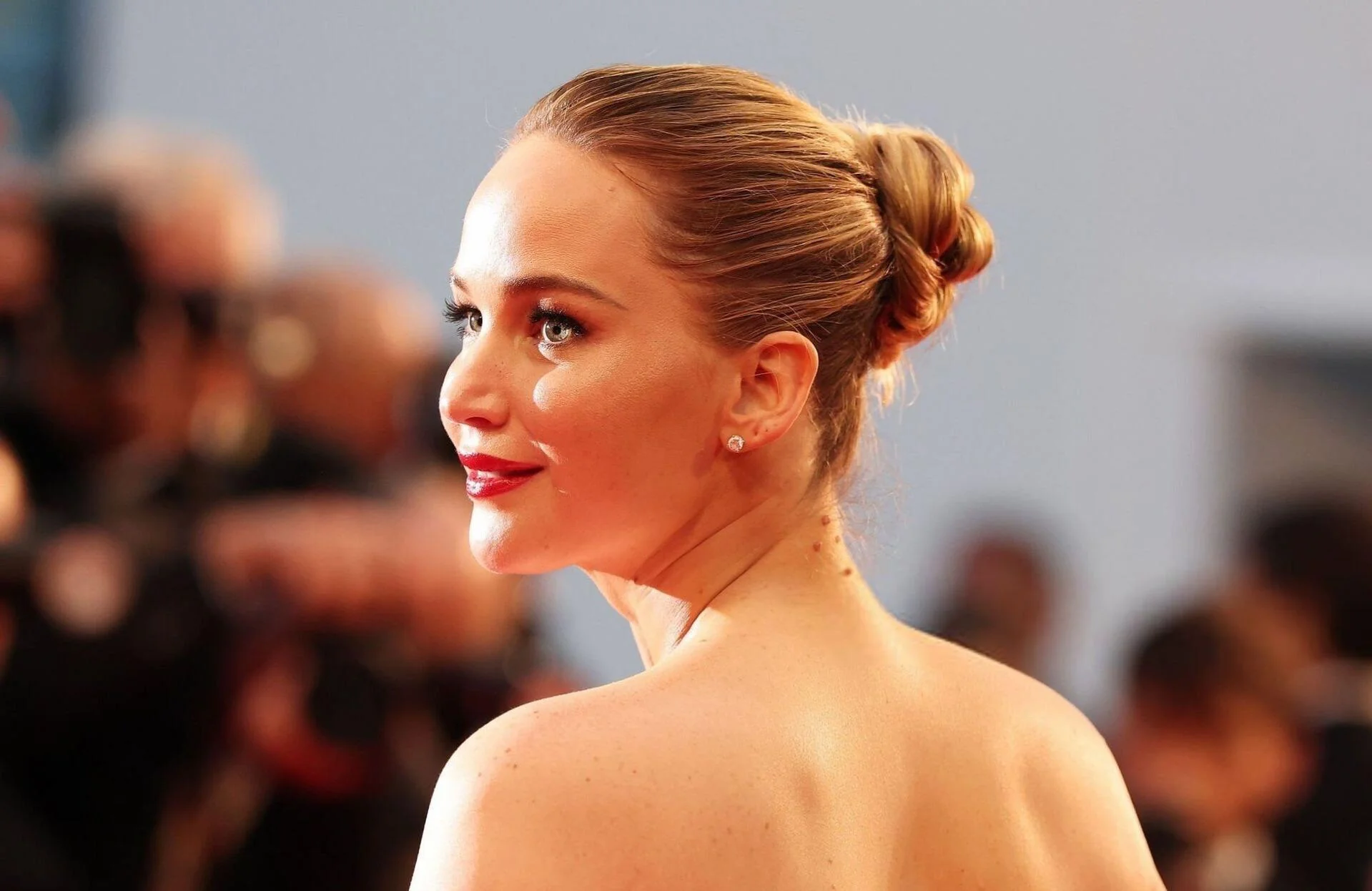 Jennifer Lawrence picture 3 of 6