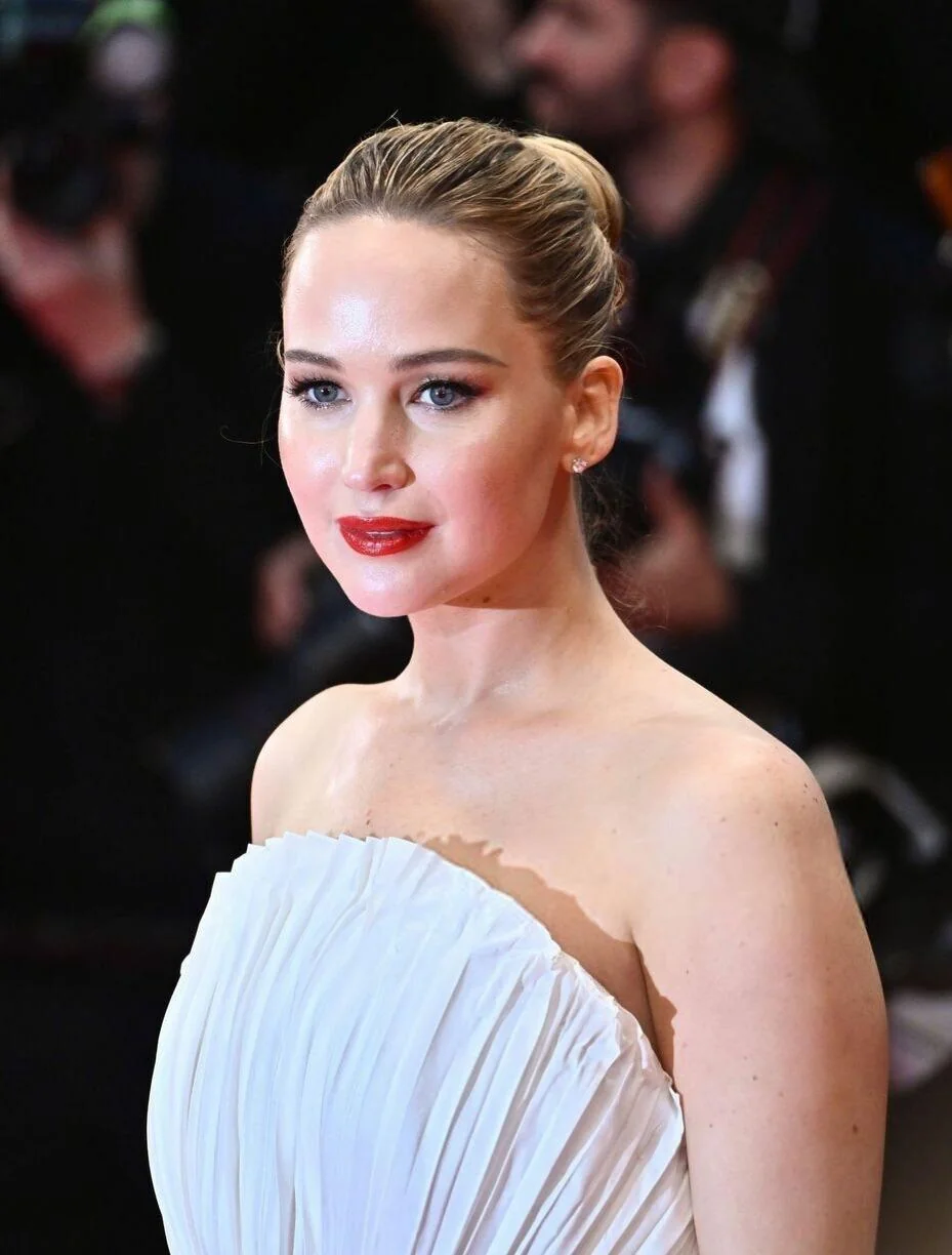Jennifer Lawrence picture 4 of 6