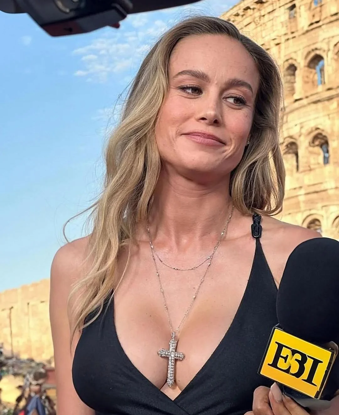 Brie Larson picture 1 of 2