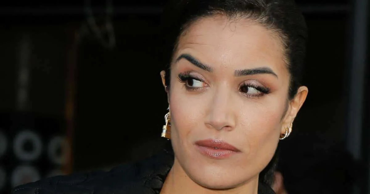 Sabrina Ouazani, french actress picture 2 of 3