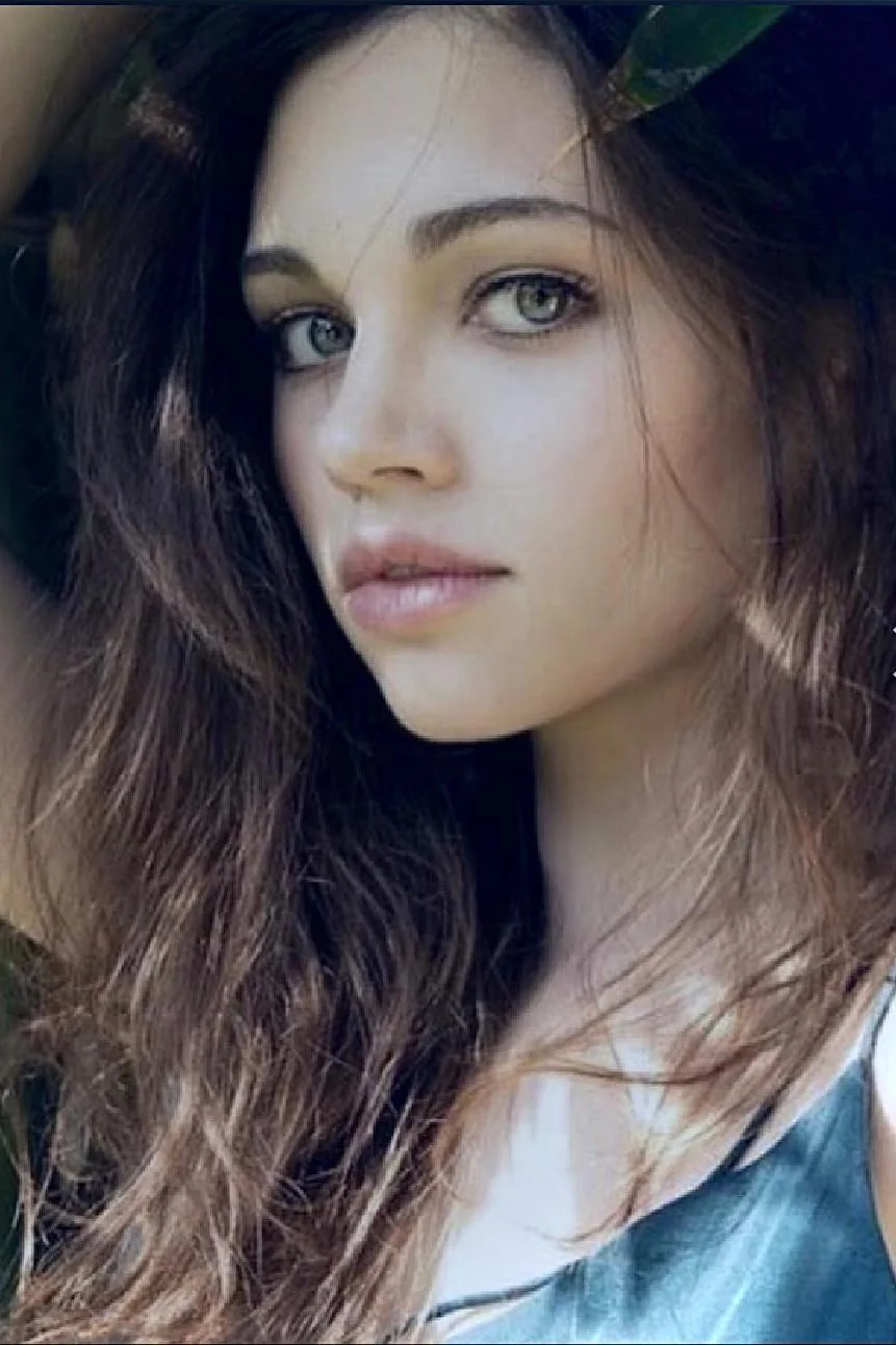 India Eisley picture 3 of 4