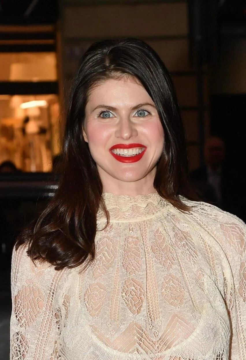 Alexandra Daddario picture 3 of 9