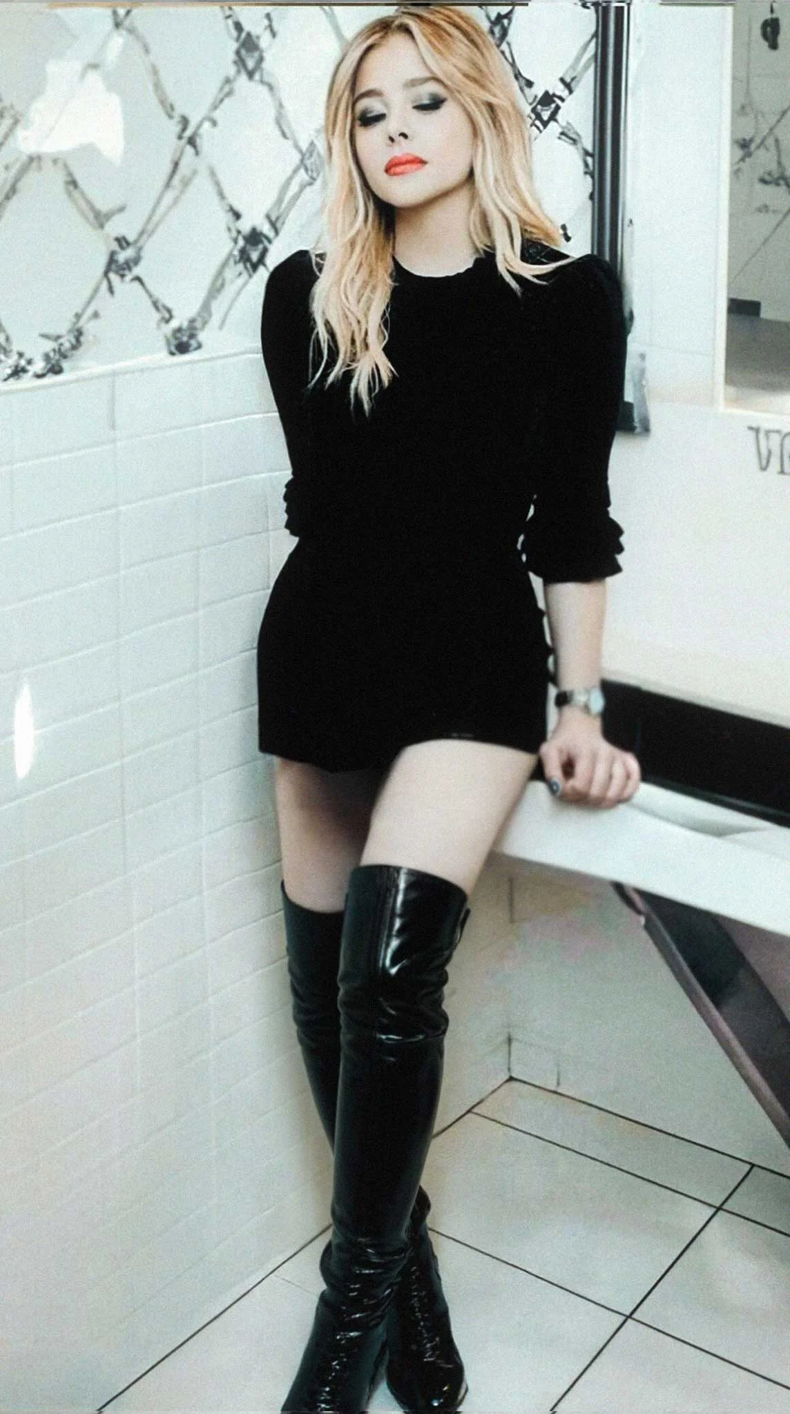 Chloe Grace Moretz picture 4 of 17
