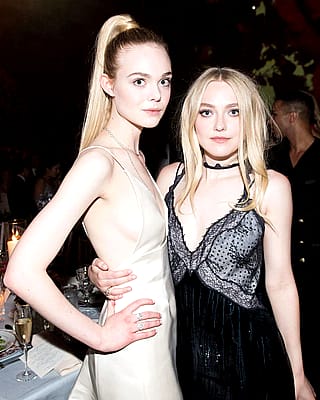 Elle and Dakota Fanning'