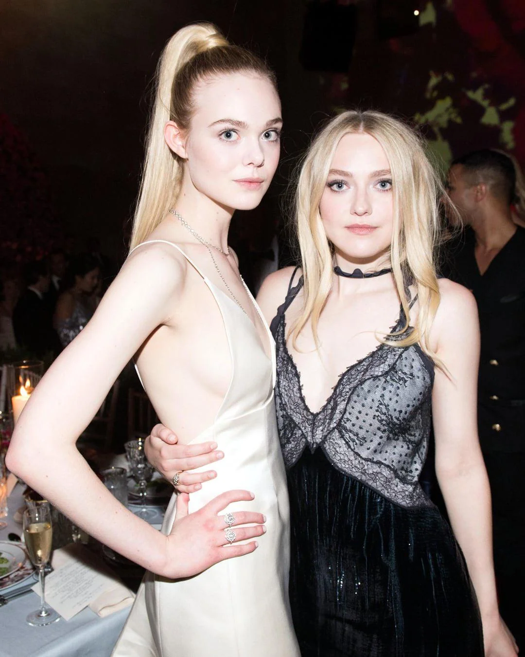 Elle and Dakota Fanning picture 1 of 1