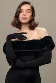 Ana De Armas Vs. Hailee Steinfeld picture 6 of 19