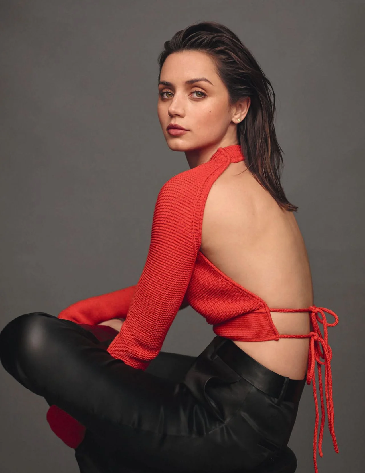 Ana De Armas Vs. Hailee Steinfeld picture 16 of 19