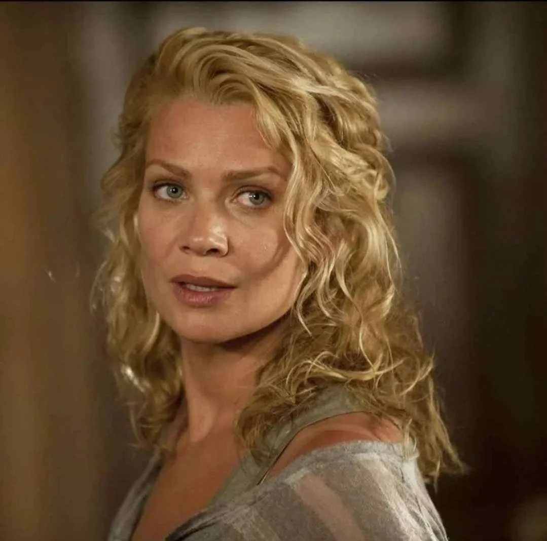 Laurie Holden picture 1 of 2