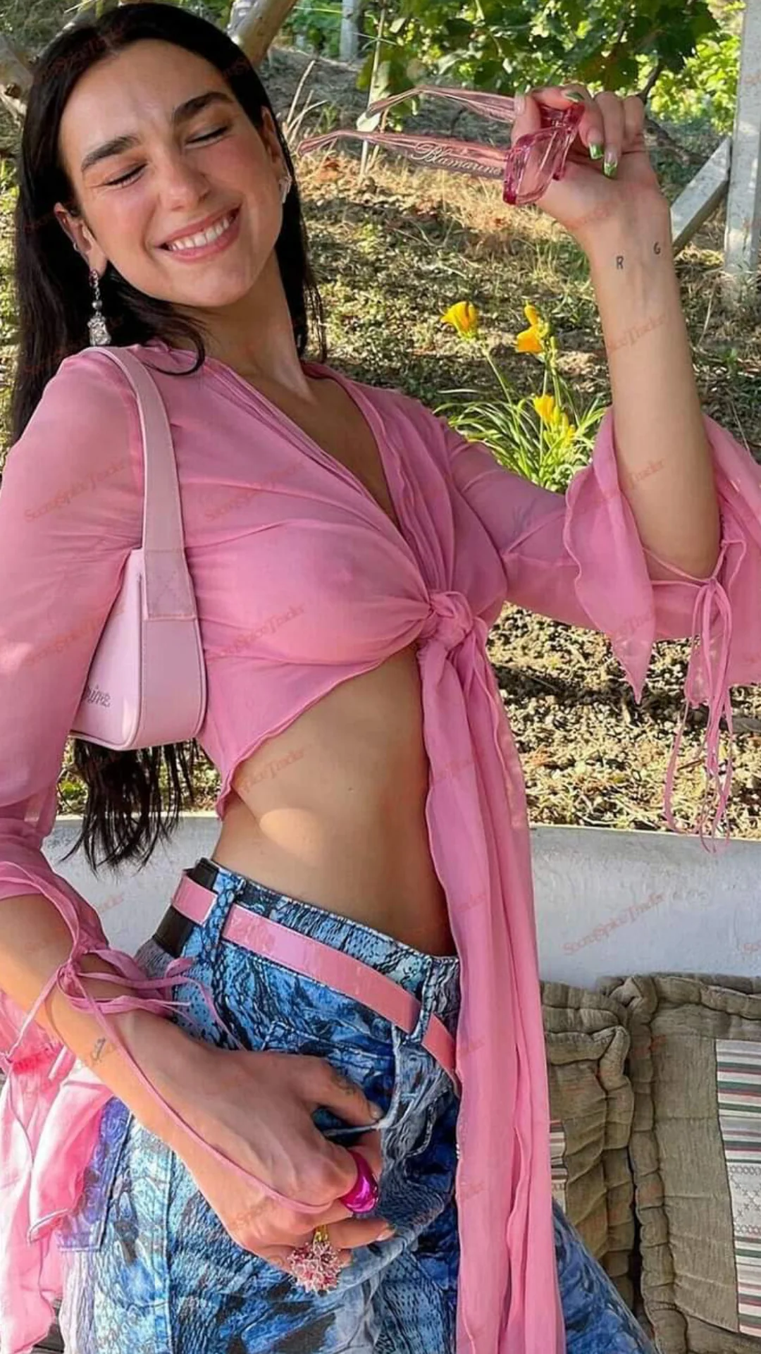 Dua Lipa picture 1 of 1