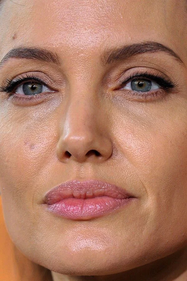 Angelina Jolie picture 2 of 2