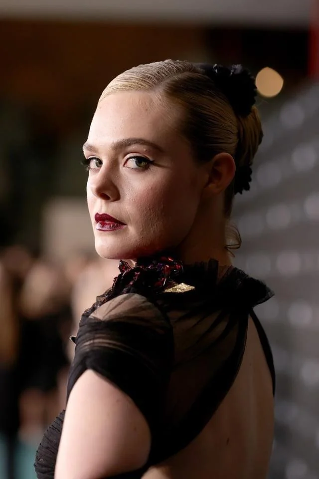 Elle Fanning picture 1 of 4