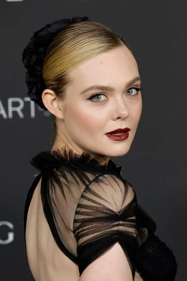 Elle Fanning picture 2 of 4
