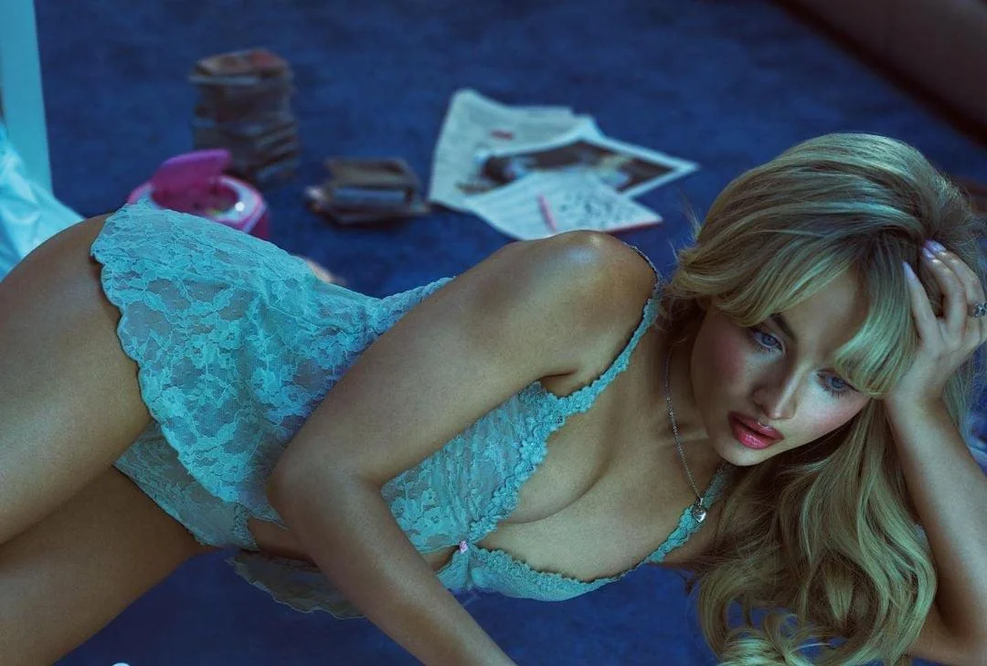 Sabrina Carpenter picture 7 of 14
