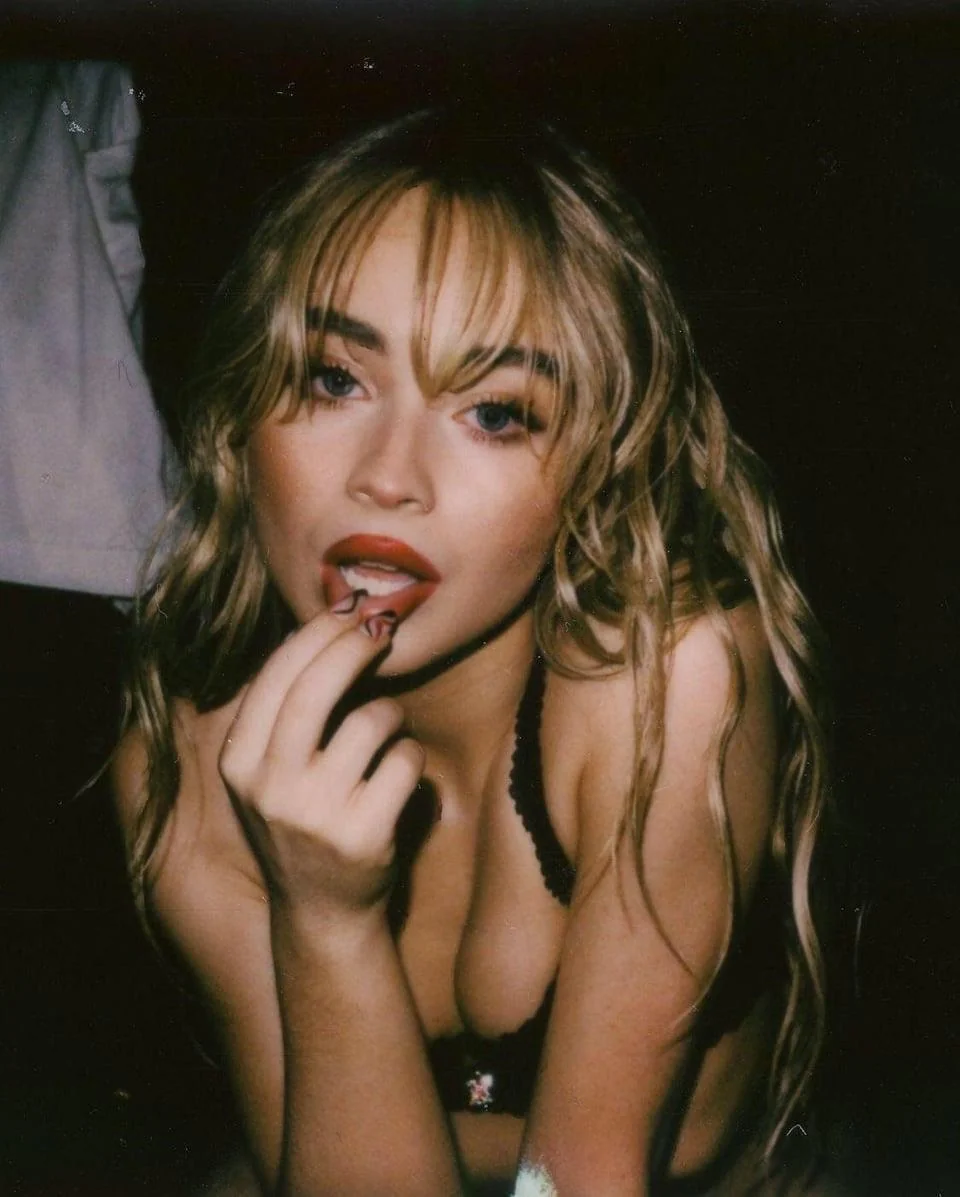 Sabrina Carpenter picture 11 of 14