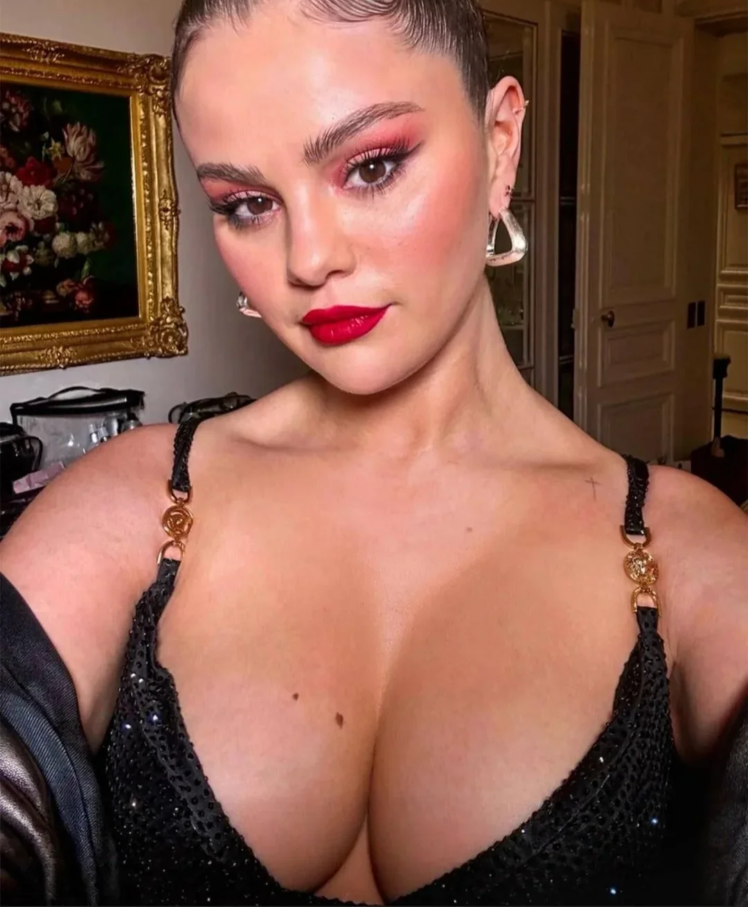Selena Gómez picture 1 of 1