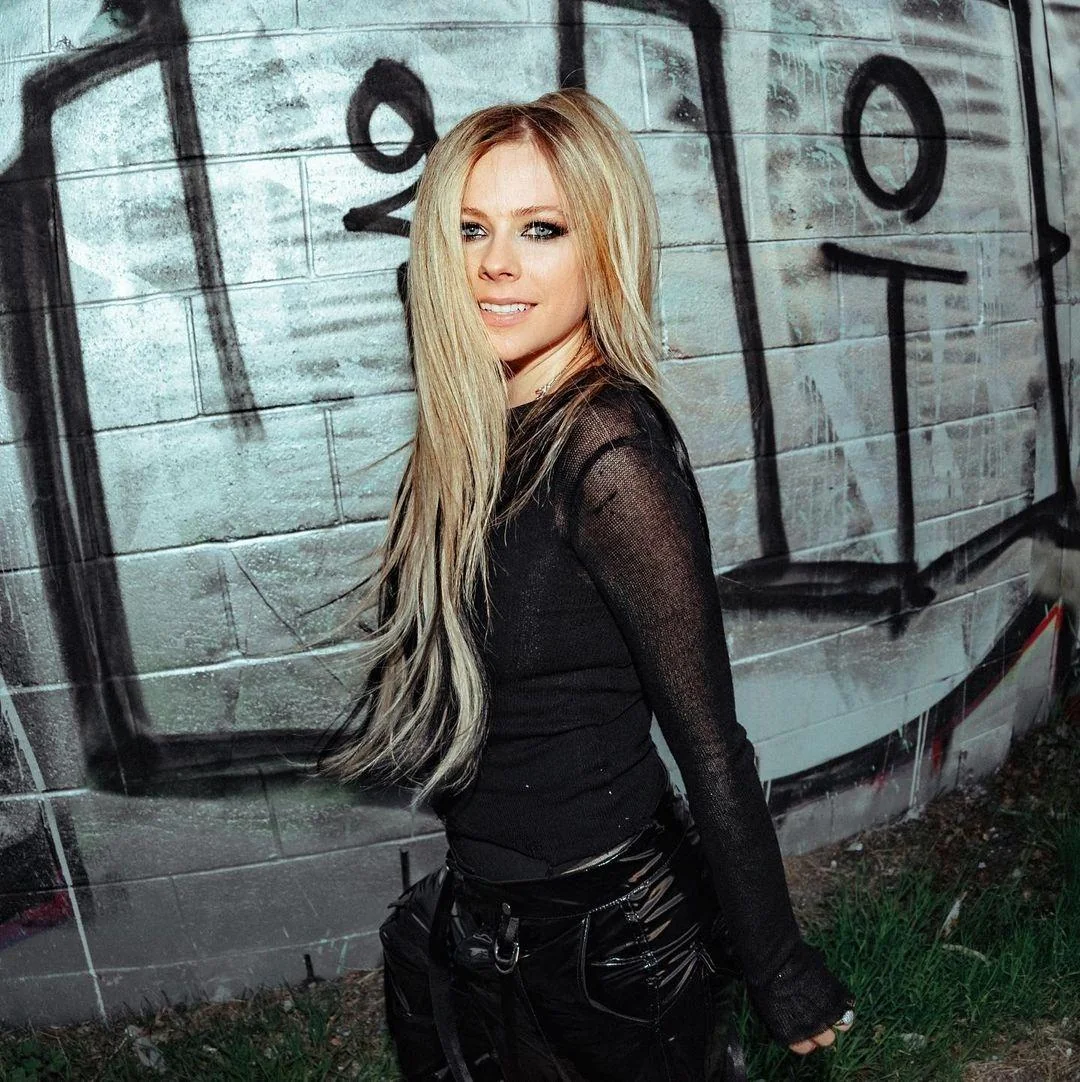 Avril Lavigne picture 1 of 1