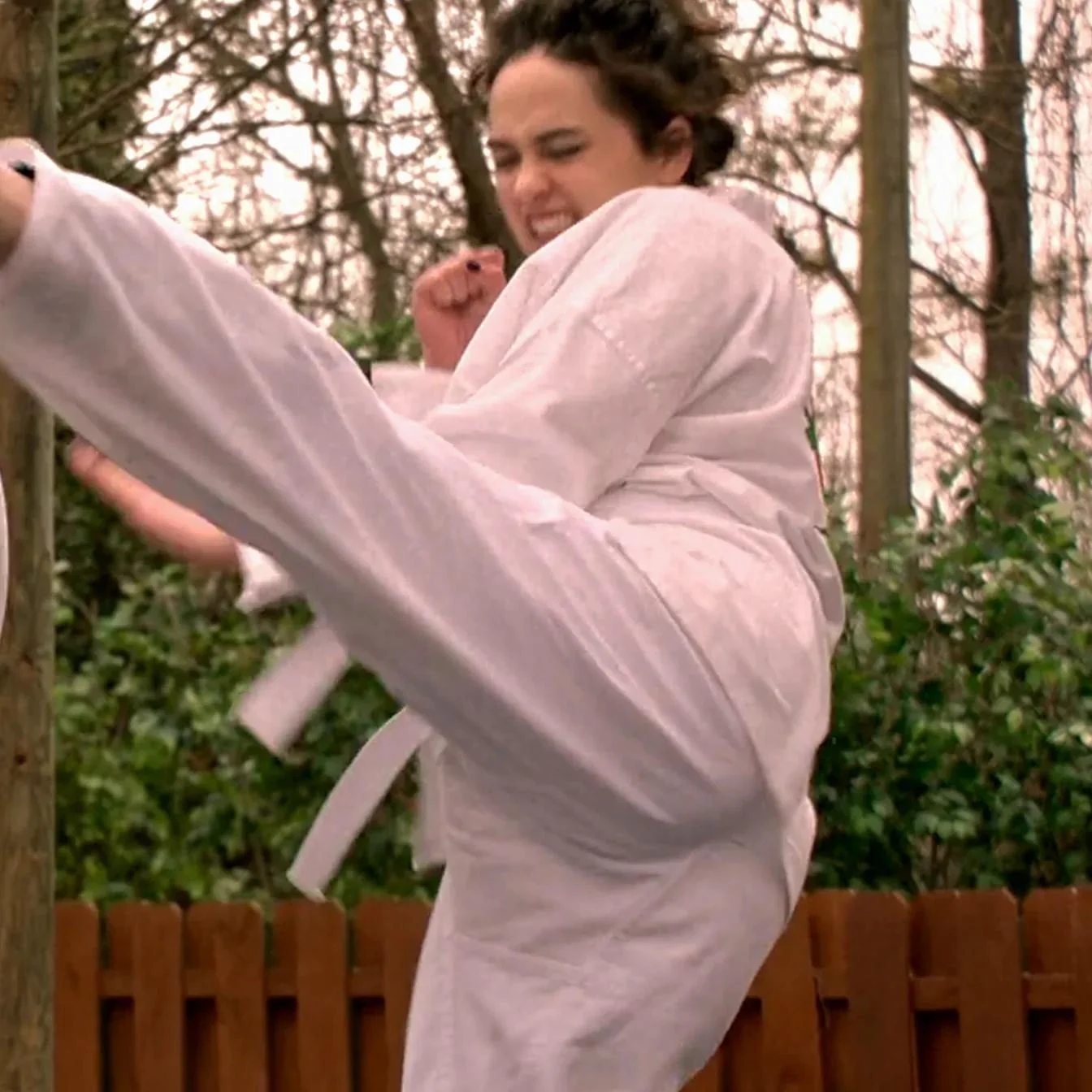 Mary Mouser picture 3 of 8