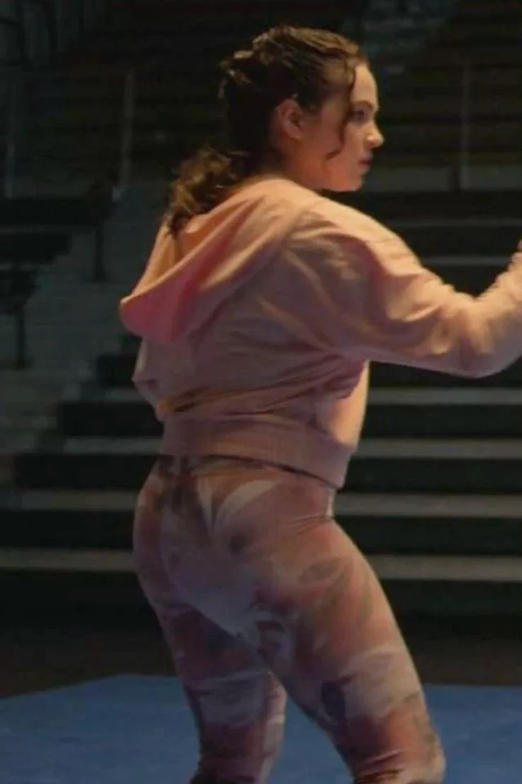 Mary Mouser picture 8 of 8