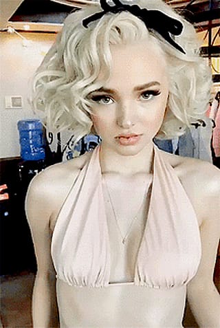 Dove Cameron'