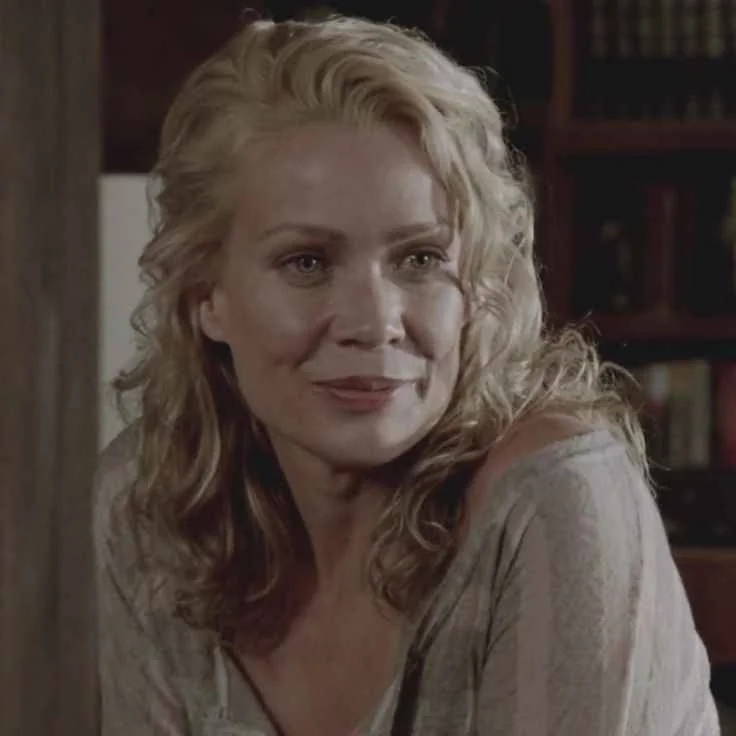 Laurie Holden (TWD) picture 2 of 4