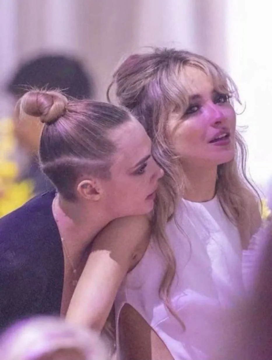 Sabrina Carpenter and Cara Delevingne picture 1 of 2