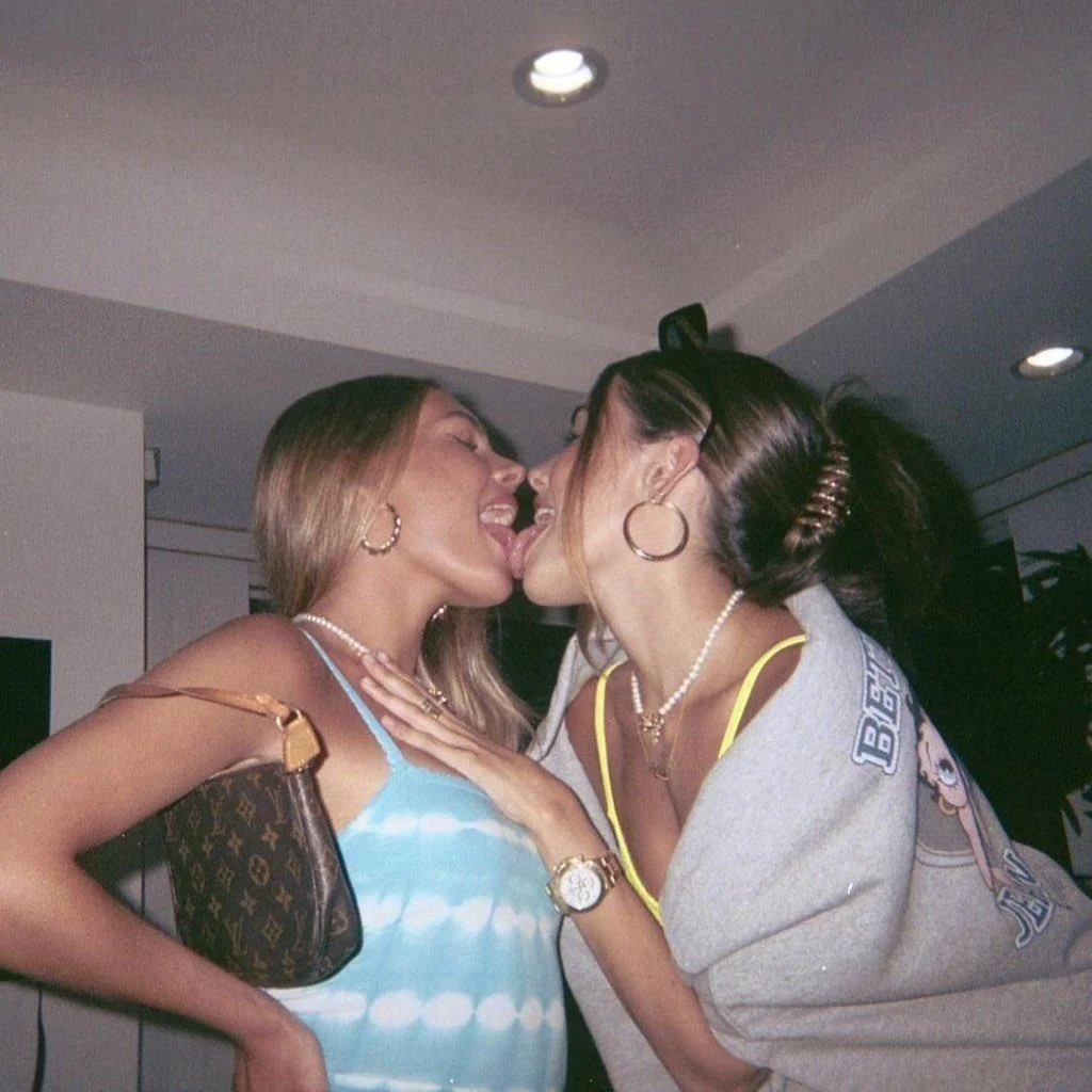 Madison Beer picture 1 of 4