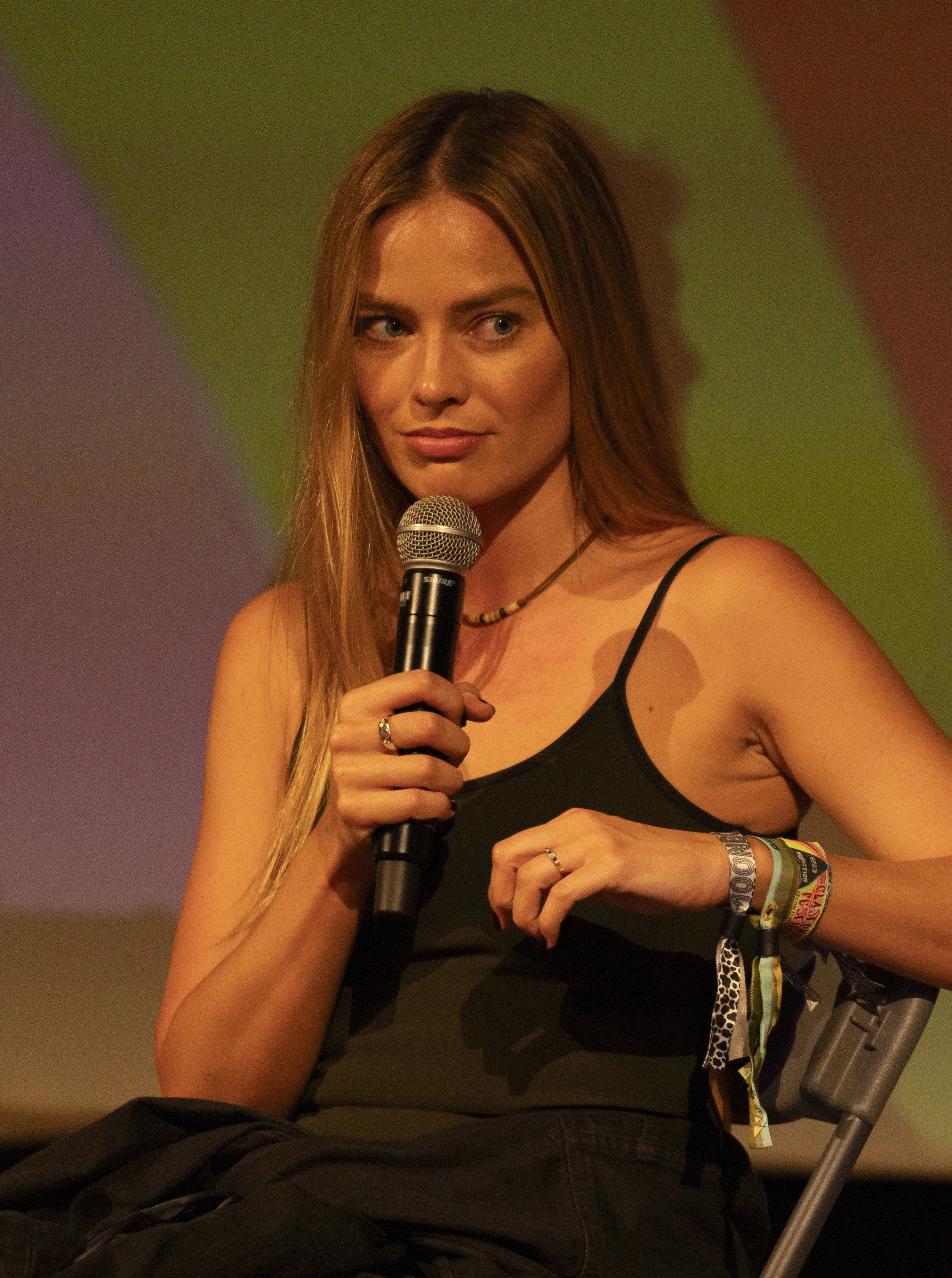 Margot Robbie picture 2 of 2