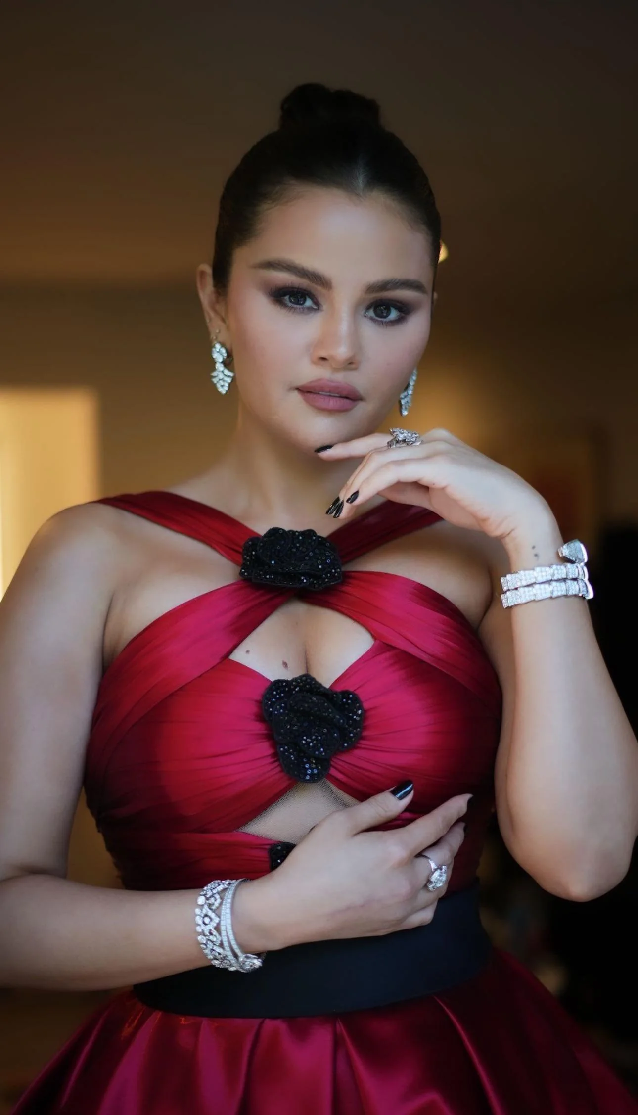 Selena Gomez picture 1 of 3