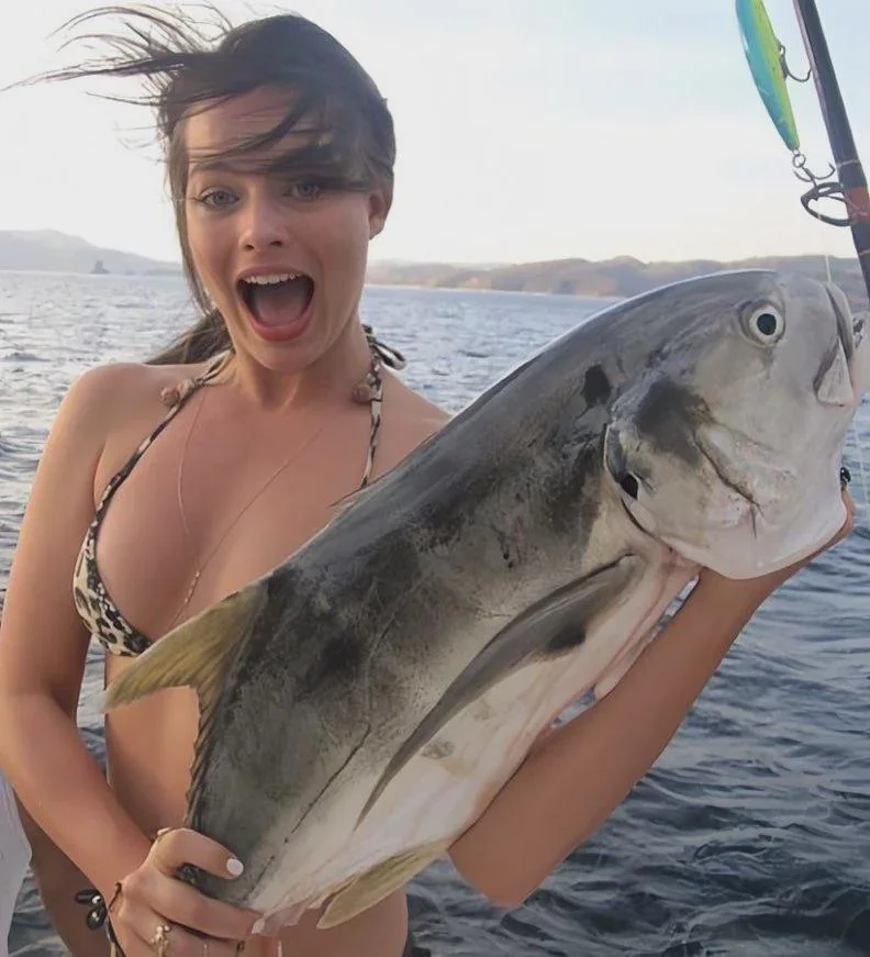 Margot Robbie loves it big picture 1 of 1
