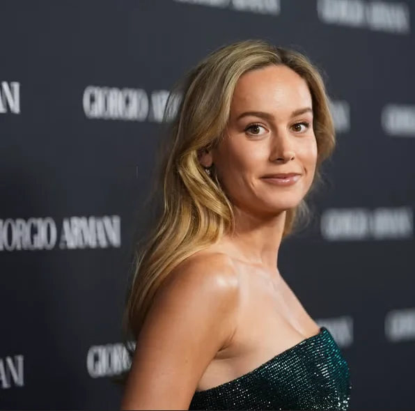 Brie Larson - Diva picture 4 of 4