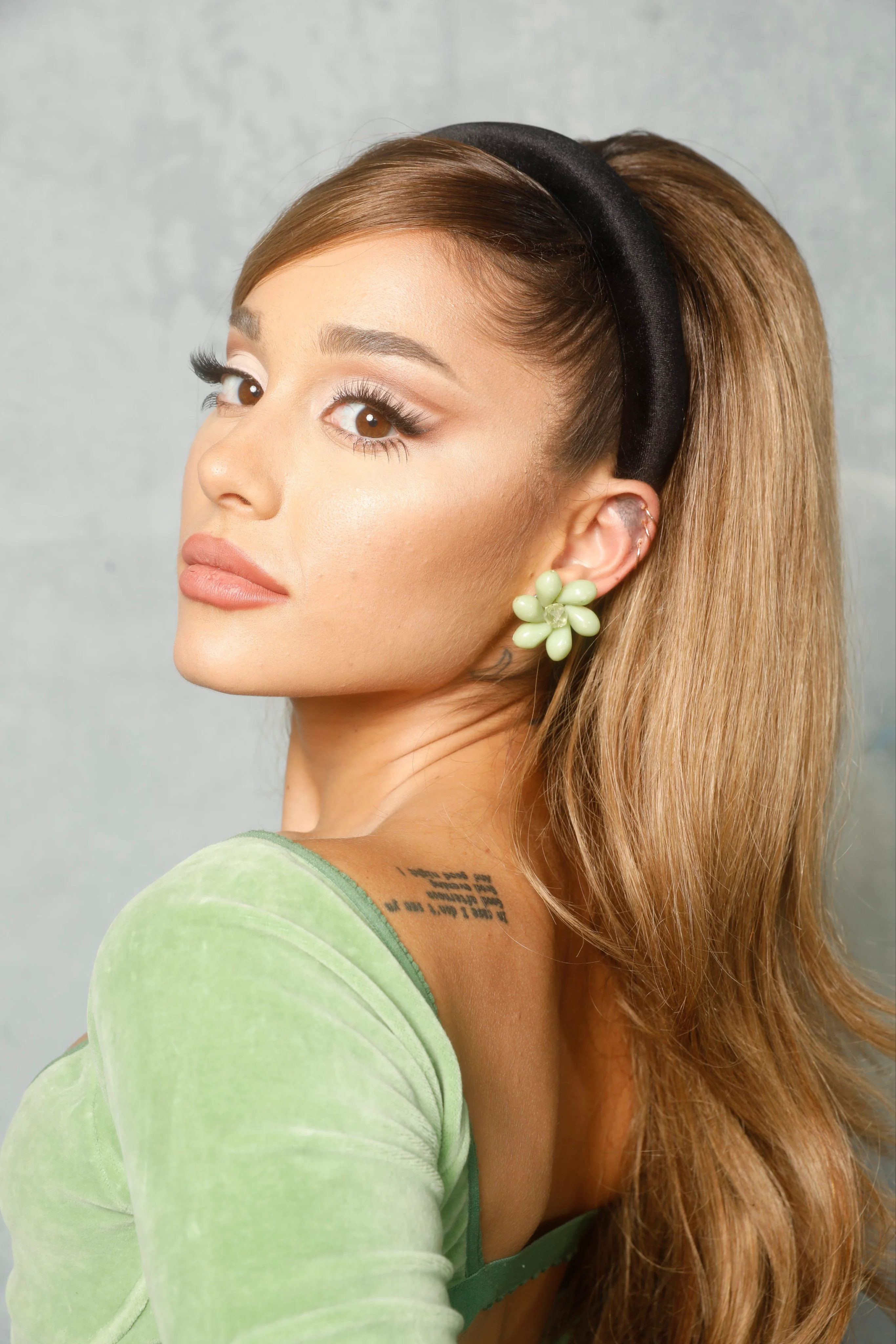 Ariana Grande picture 1 of 8