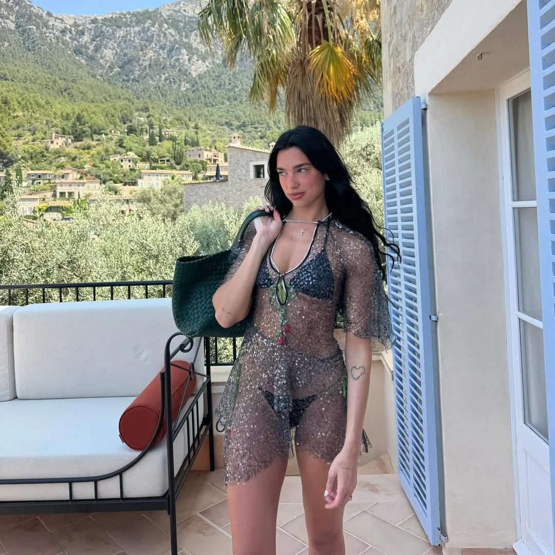 Dua Lipa picture 1 of 16