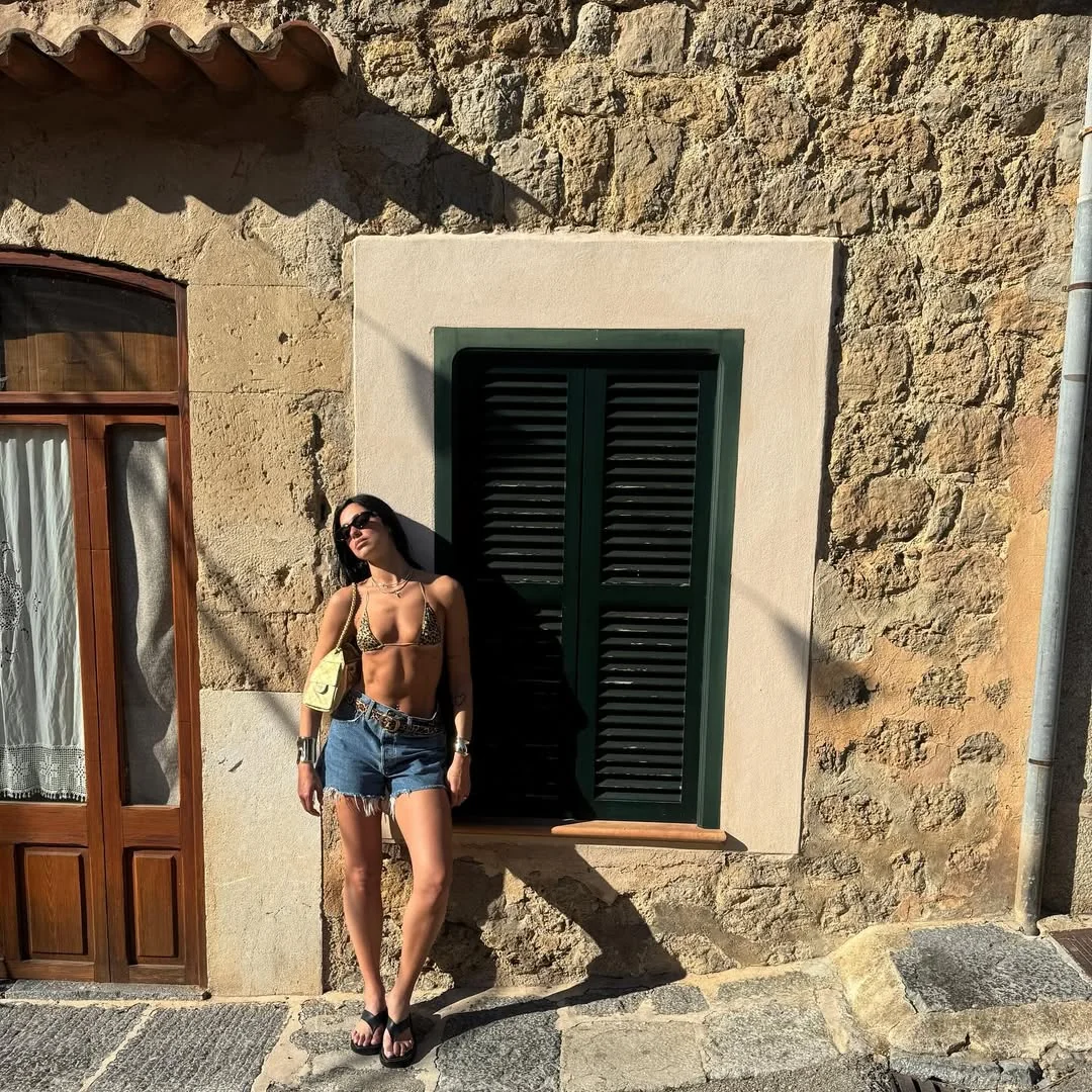 Dua Lipa picture 13 of 16